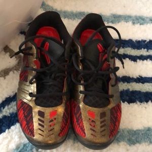 Men’s Kobe low tops size 8.5